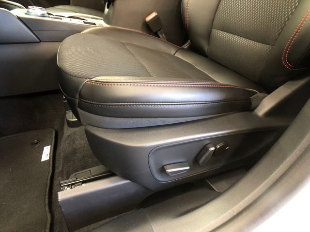 2025 Ford Escape ST-Line photo 4