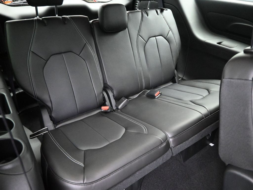 2026 Chrysler Pacifica photo 6