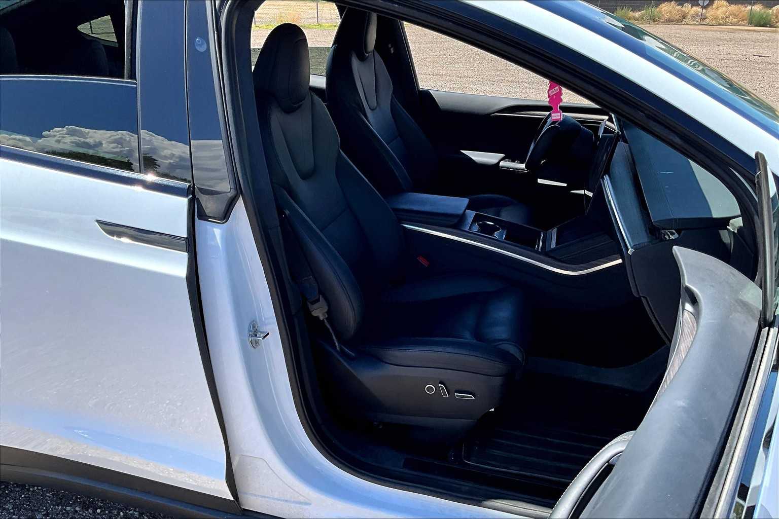 2022 Tesla Model X photo 8