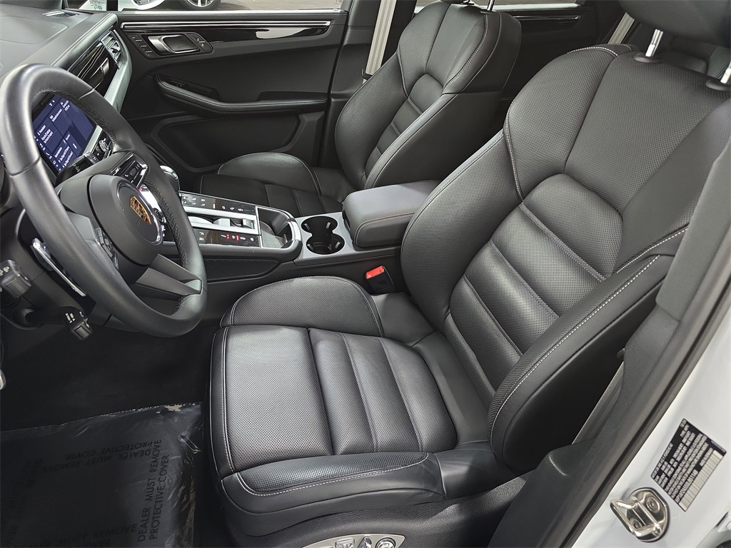 2025 Porsche Macan GTS photo 4