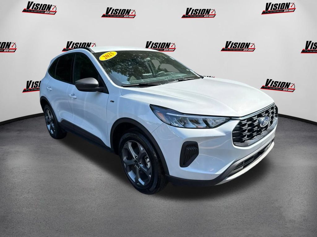 2025 Ford Escape ST-Line photo 3