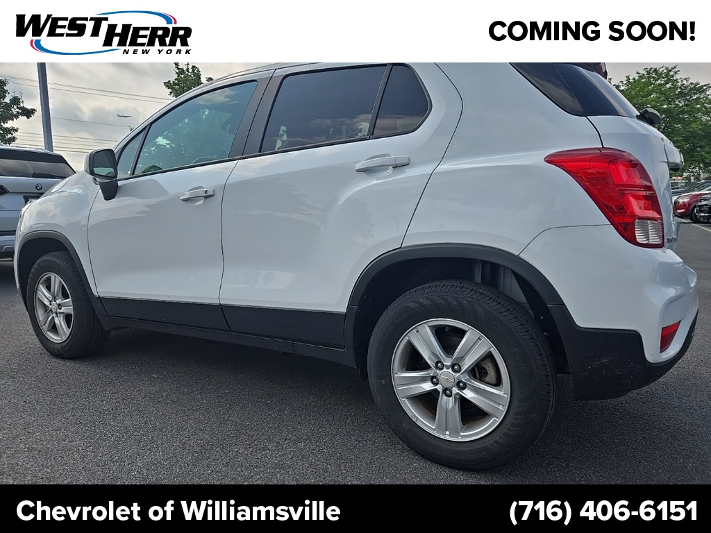 2022 Chevrolet Trax LS photo 2
