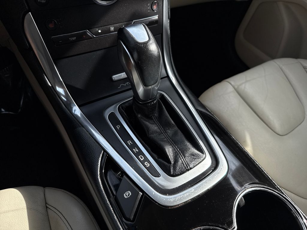 2016 Ford Edge Titanium photo 16