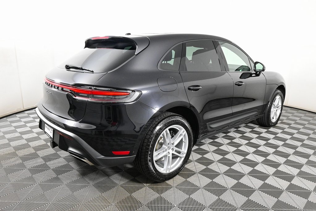 2025 Porsche Macan T photo 25
