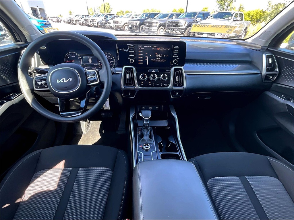2022 Kia Sorento LX photo 22