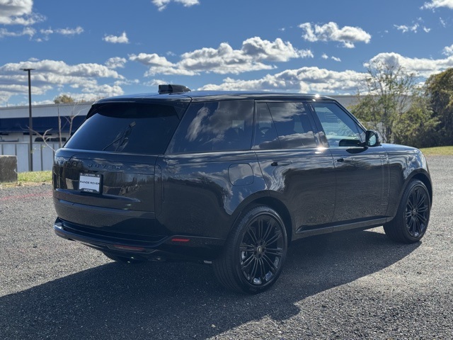 2025 Land Rover Range Rover SE photo 3