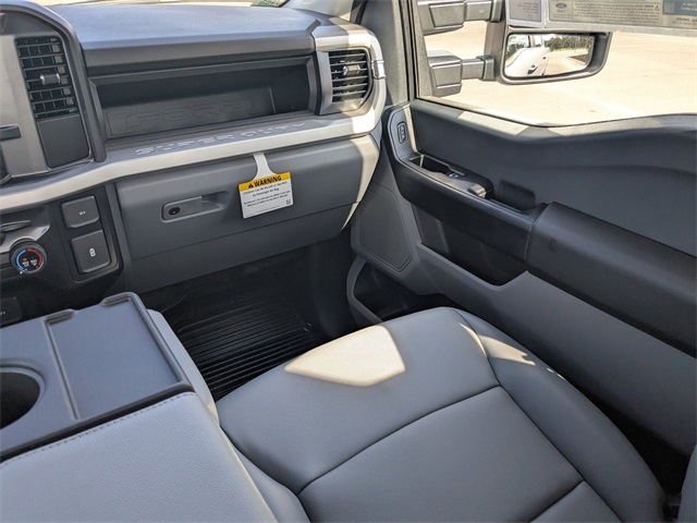 2026 Ford F-350 photo 16