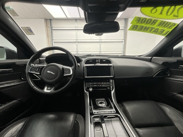 2018 Jaguar XE R-Sport photo 4