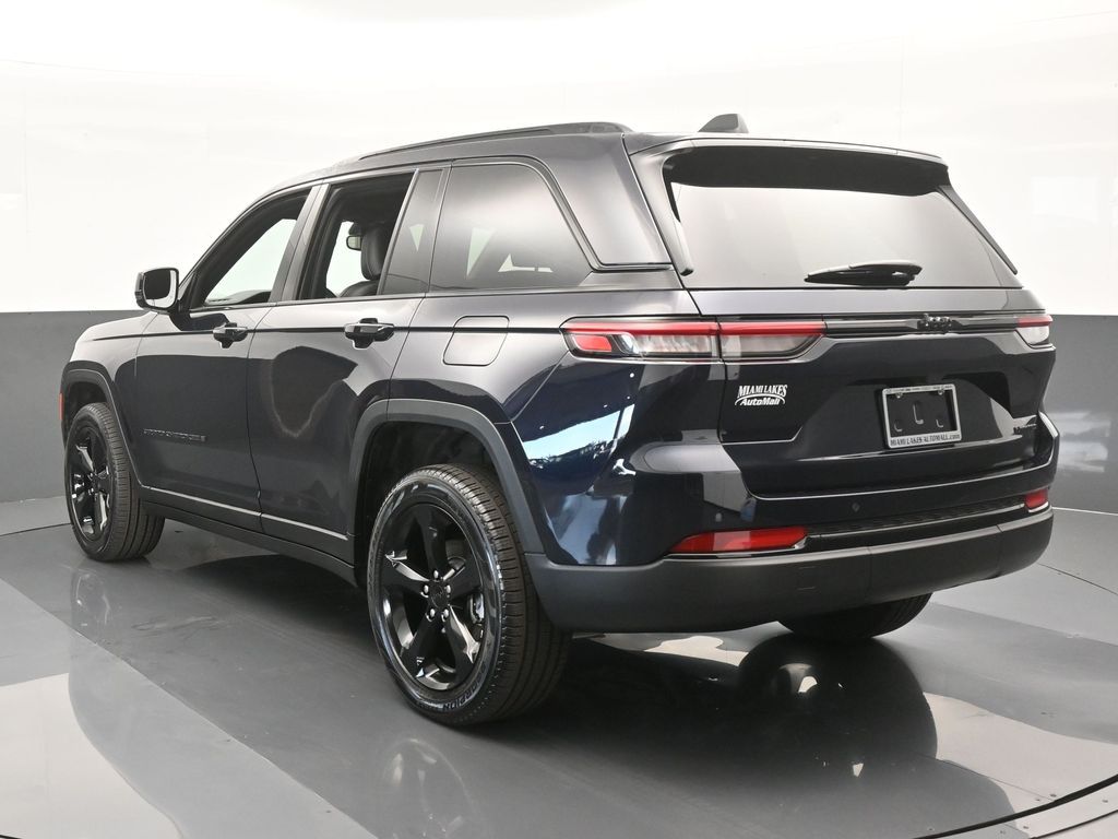 2024 Jeep Grand Cherokee Limited photo 4