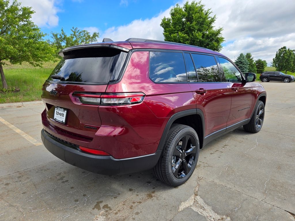 2025 Jeep Grand Cherokee Limited photo 2