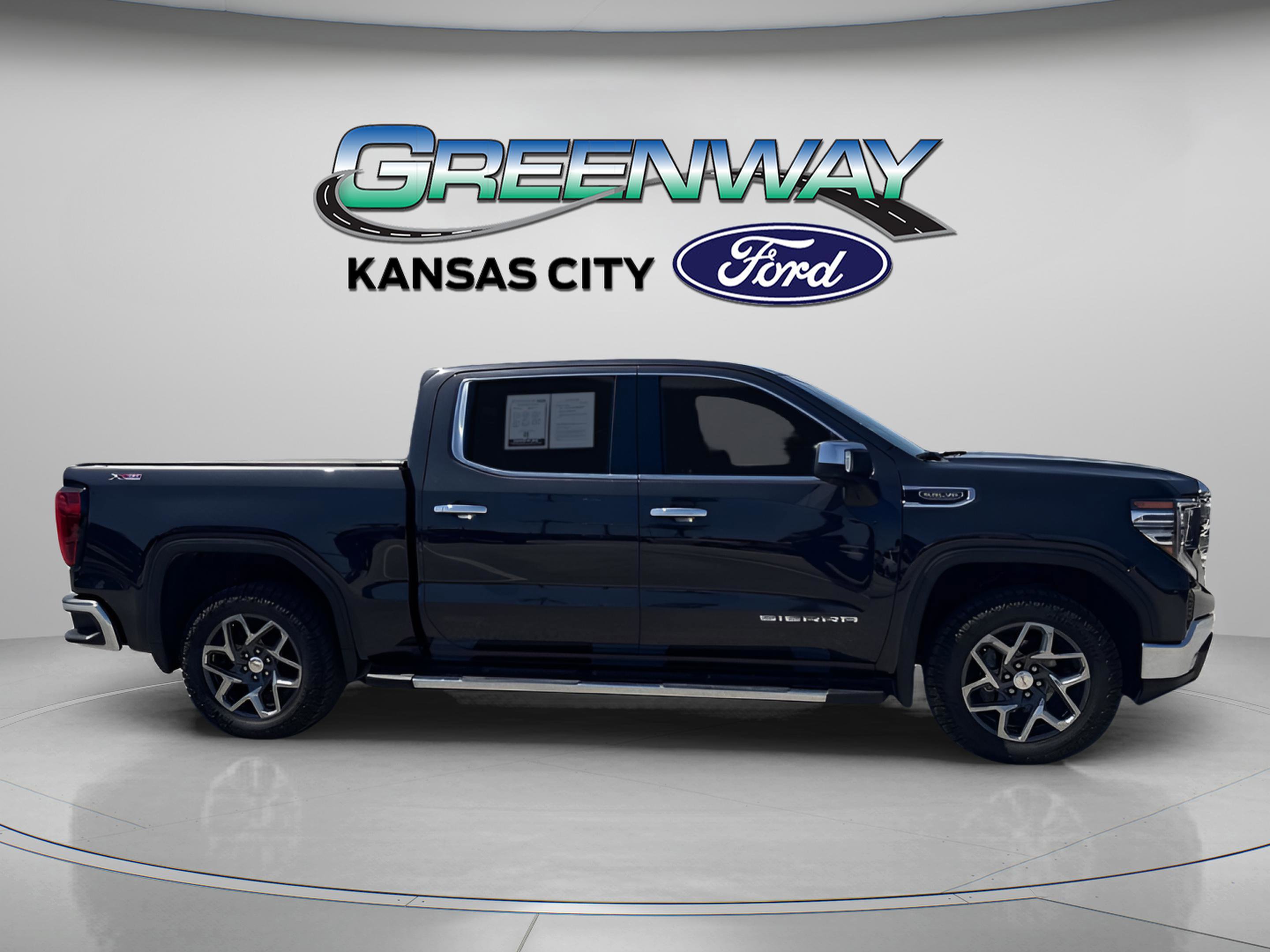 Used 2022 GMC Sierra 1500 SLT with VIN 1GTUUDED3NZ634513 for sale in Kansas City