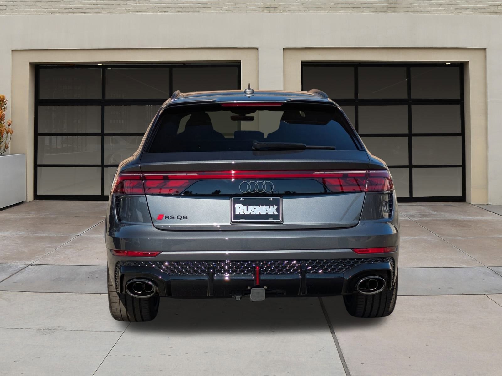 2025 Audi RS Q8 photo 4