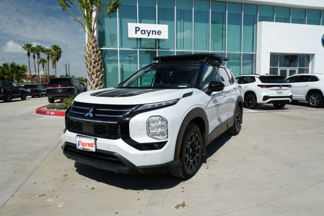 2025 Mitsubishi Outlander Trail Edition's photo