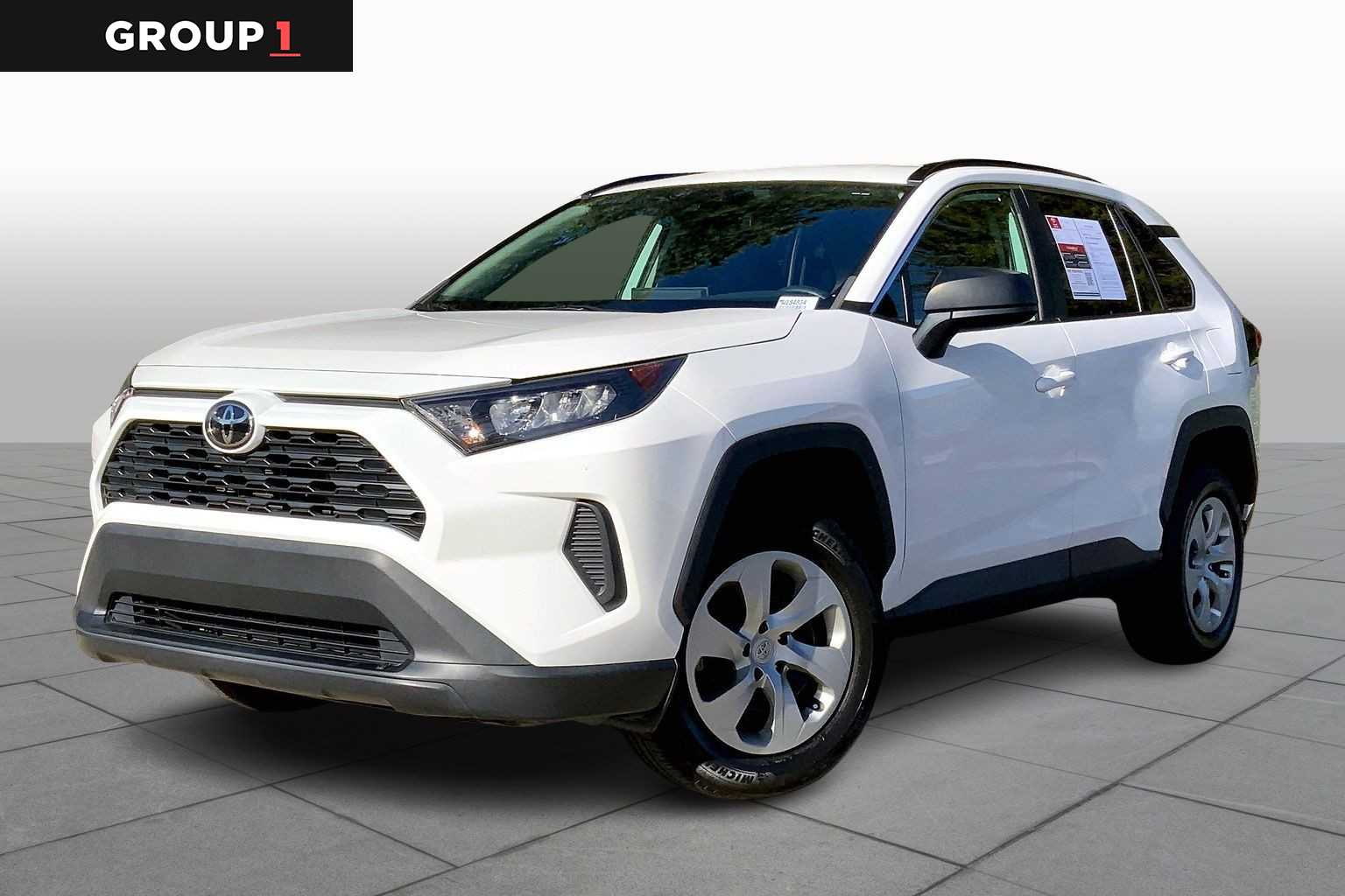 2021 Toyota RAV4 LE's photo