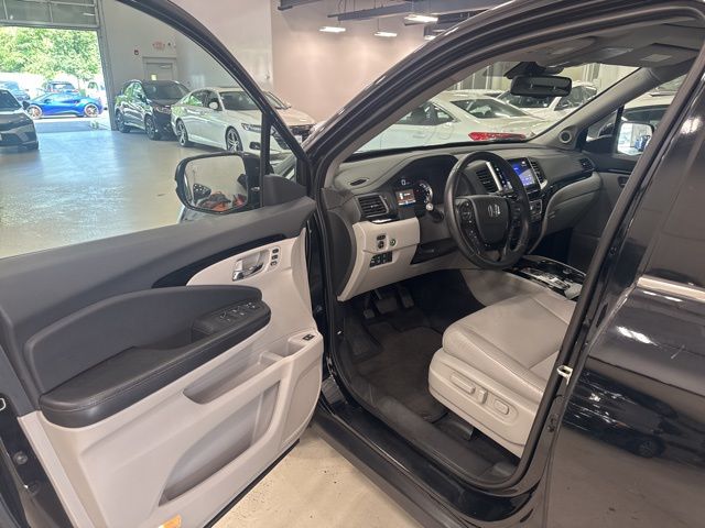2016 Honda Pilot Touring photo 11