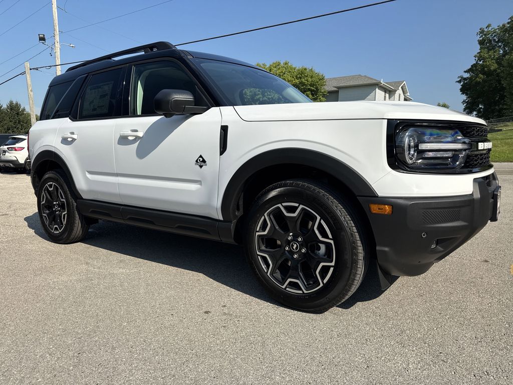 2025 Ford Bronco Sport Outer Banks photo 3