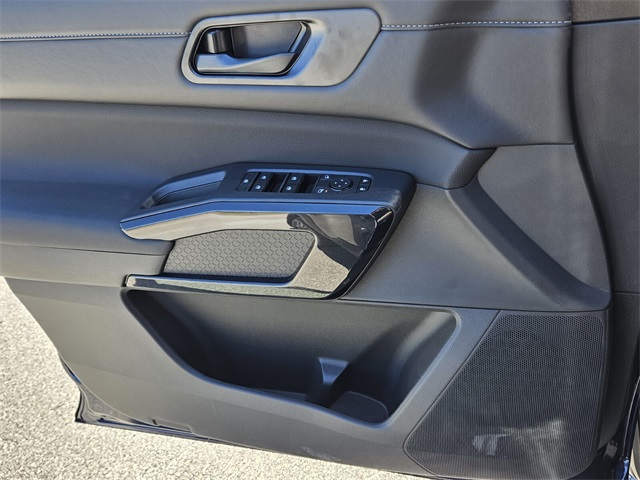 2025 Nissan Pathfinder SV photo 24