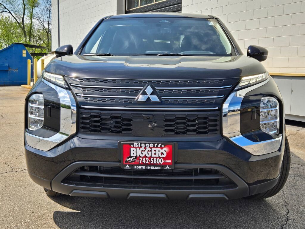 2025 Mitsubishi Outlander PHEV ES photo 3