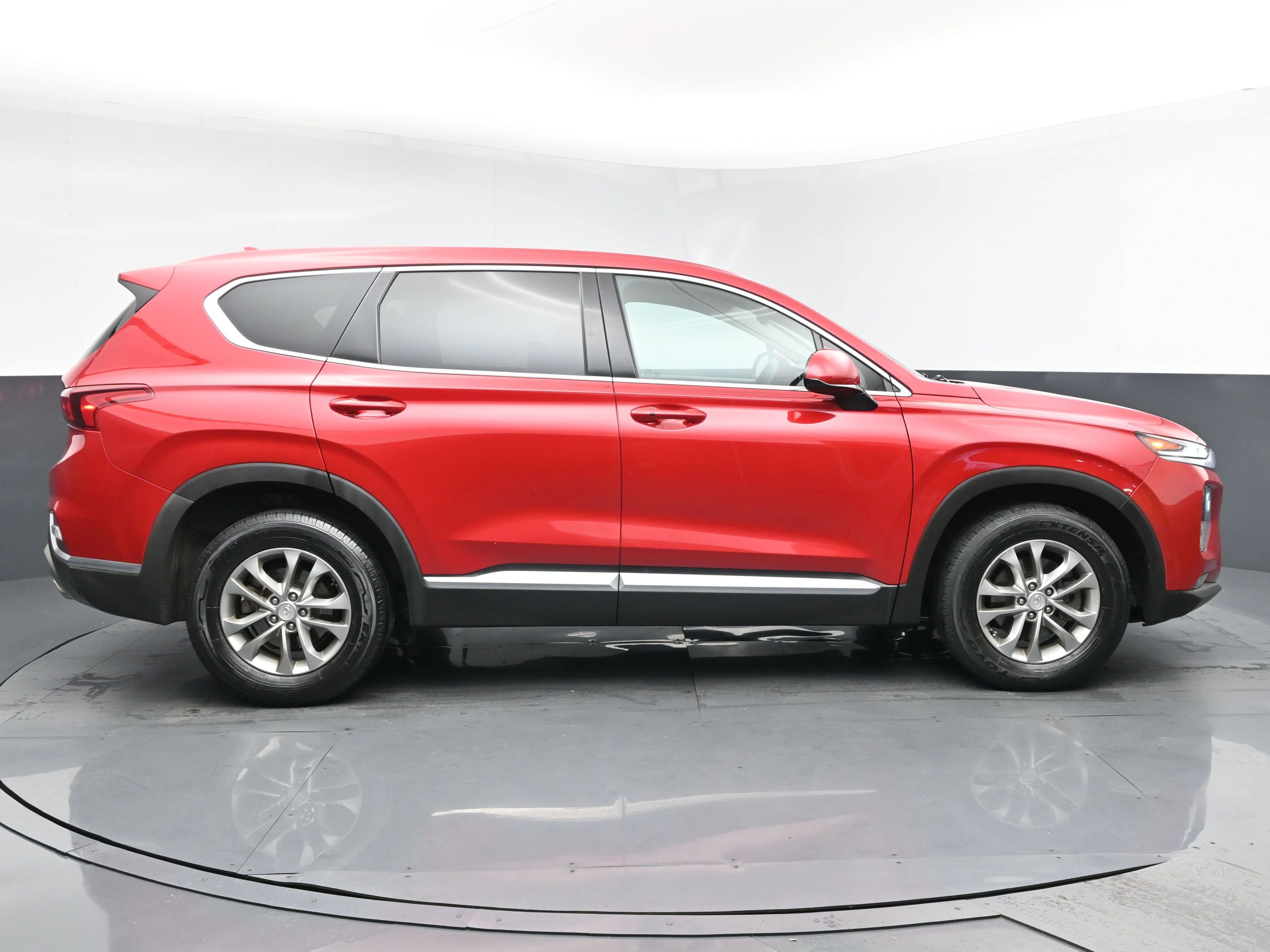 2020 Hyundai Santa Fe SEL photo 3