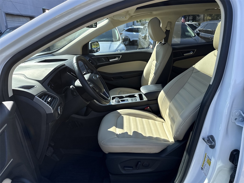 2022 Ford Edge SEL photo 26