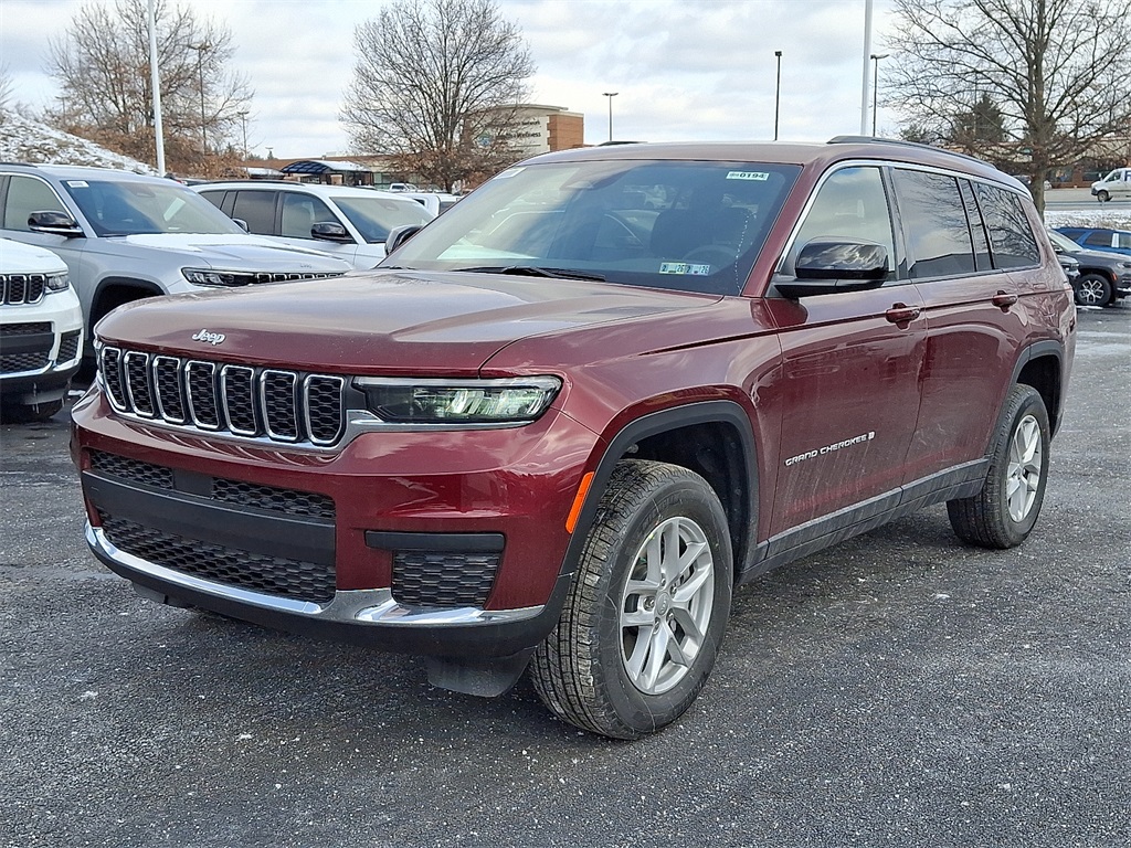 2025 Jeep Grand Cherokee Laredo X photo 3