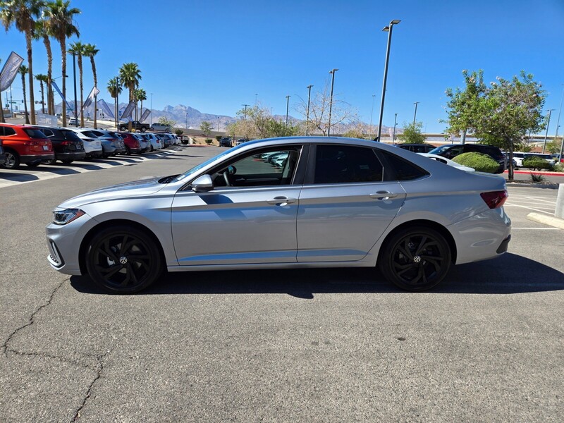 2025 Volkswagen Jetta 1.5T SE photo 2