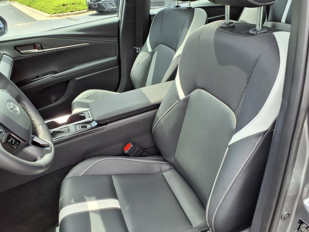 2025 Toyota Camry SE photo 17