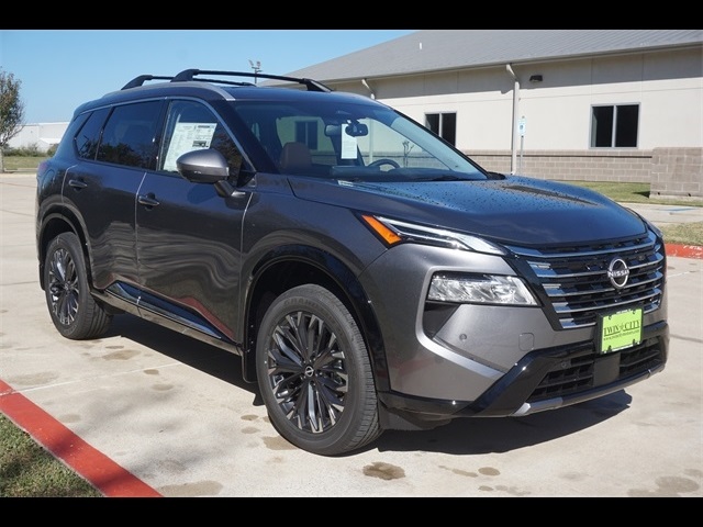 2026 Nissan Rogue Platinum's photo