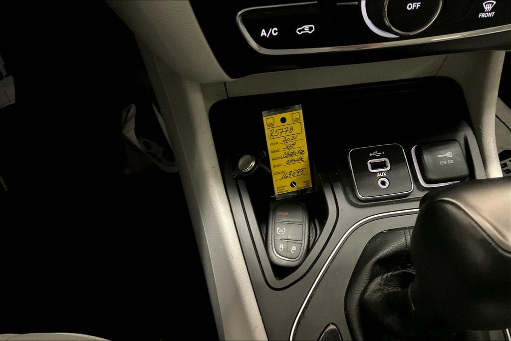 2021 Jeep Cherokee Latitude photo 25