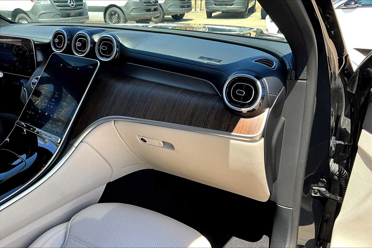 2024 Mercedes Benz GLC 300 4MATIC photo 17