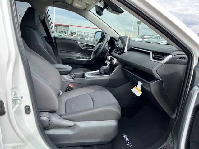 2025 Toyota RAV4 LE photo 18