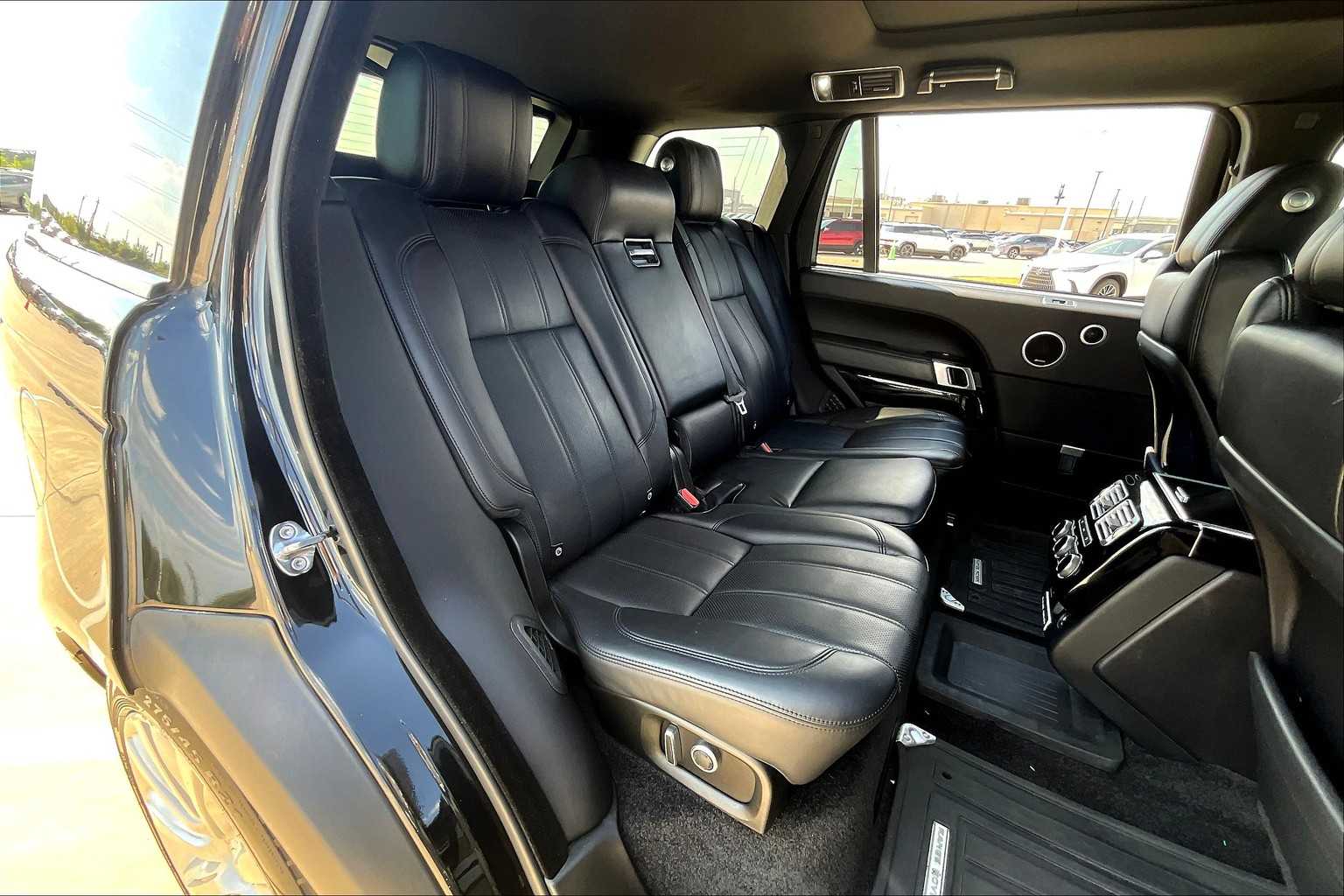 2016 Land Rover Range Rover SuperCharged photo 17