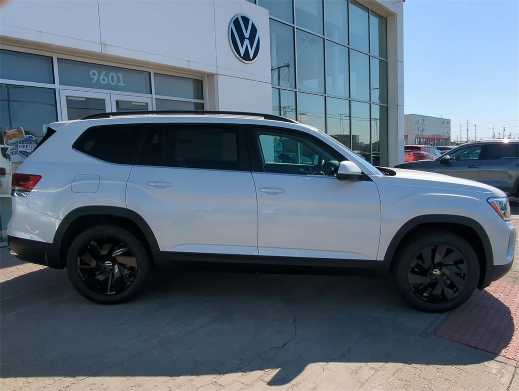2026 Volkswagen Atlas SE Technology photo 8