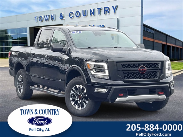 2024 Nissan Titan PRO-4X's photo