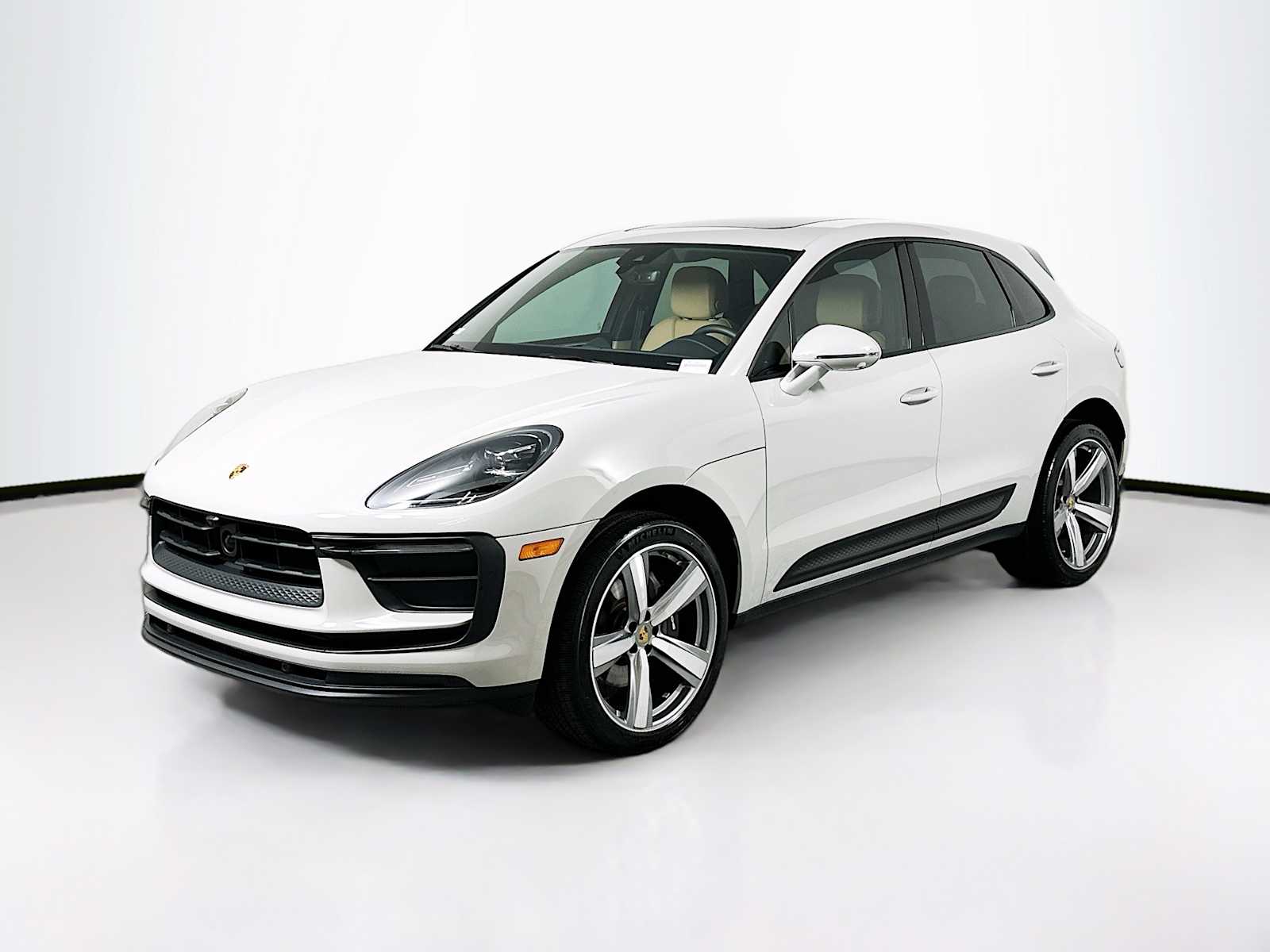 2025 Porsche Macan's photo