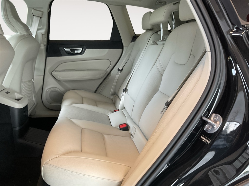 2025 Volvo XC60 Recharge Hybrid T8 Plus photo 12