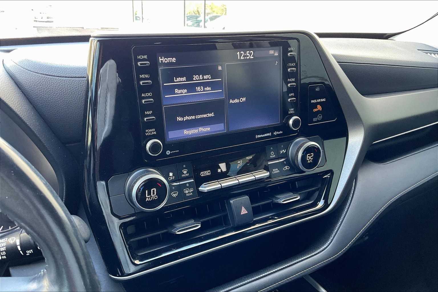 2020 Toyota Highlander LE photo 6