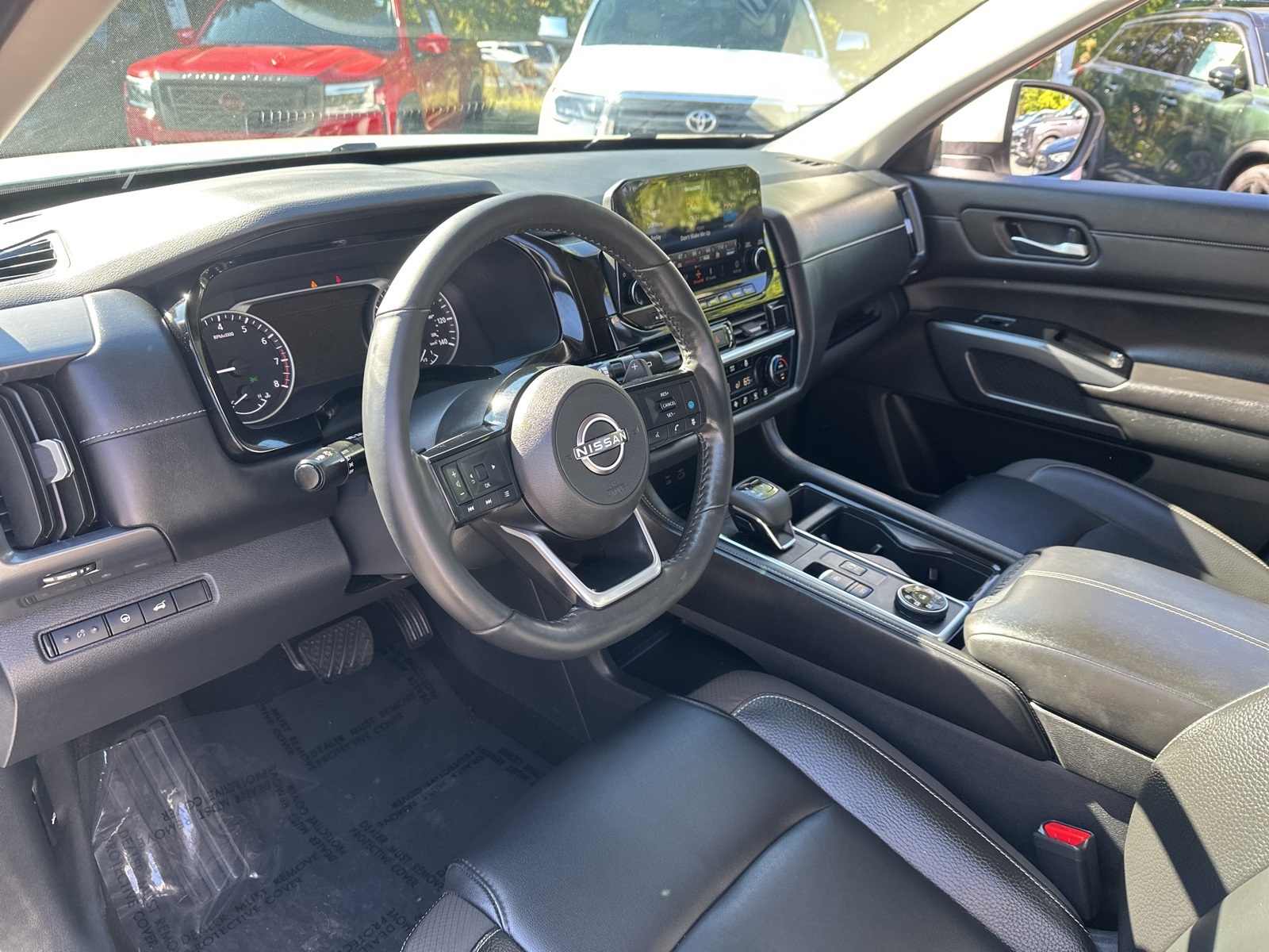 2023 Nissan Pathfinder SL photo 14