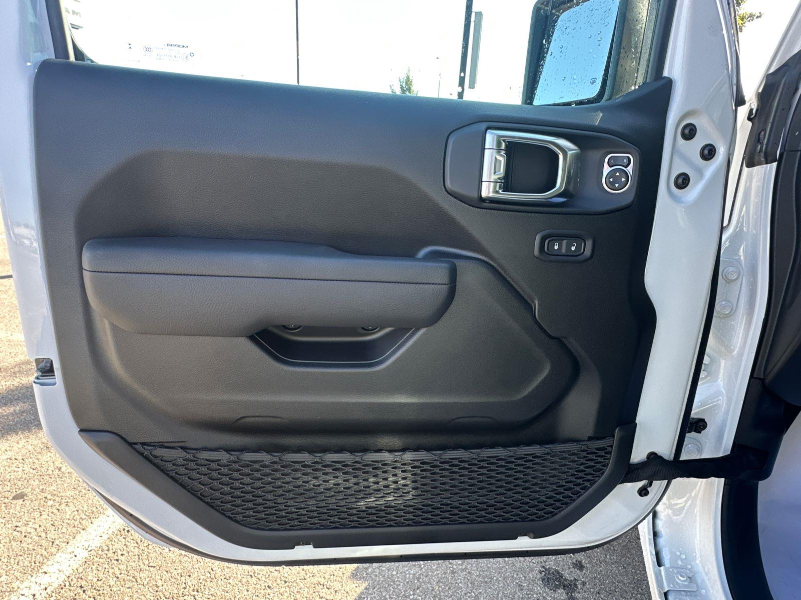 2025 Jeep Gladiator Sport S photo 9