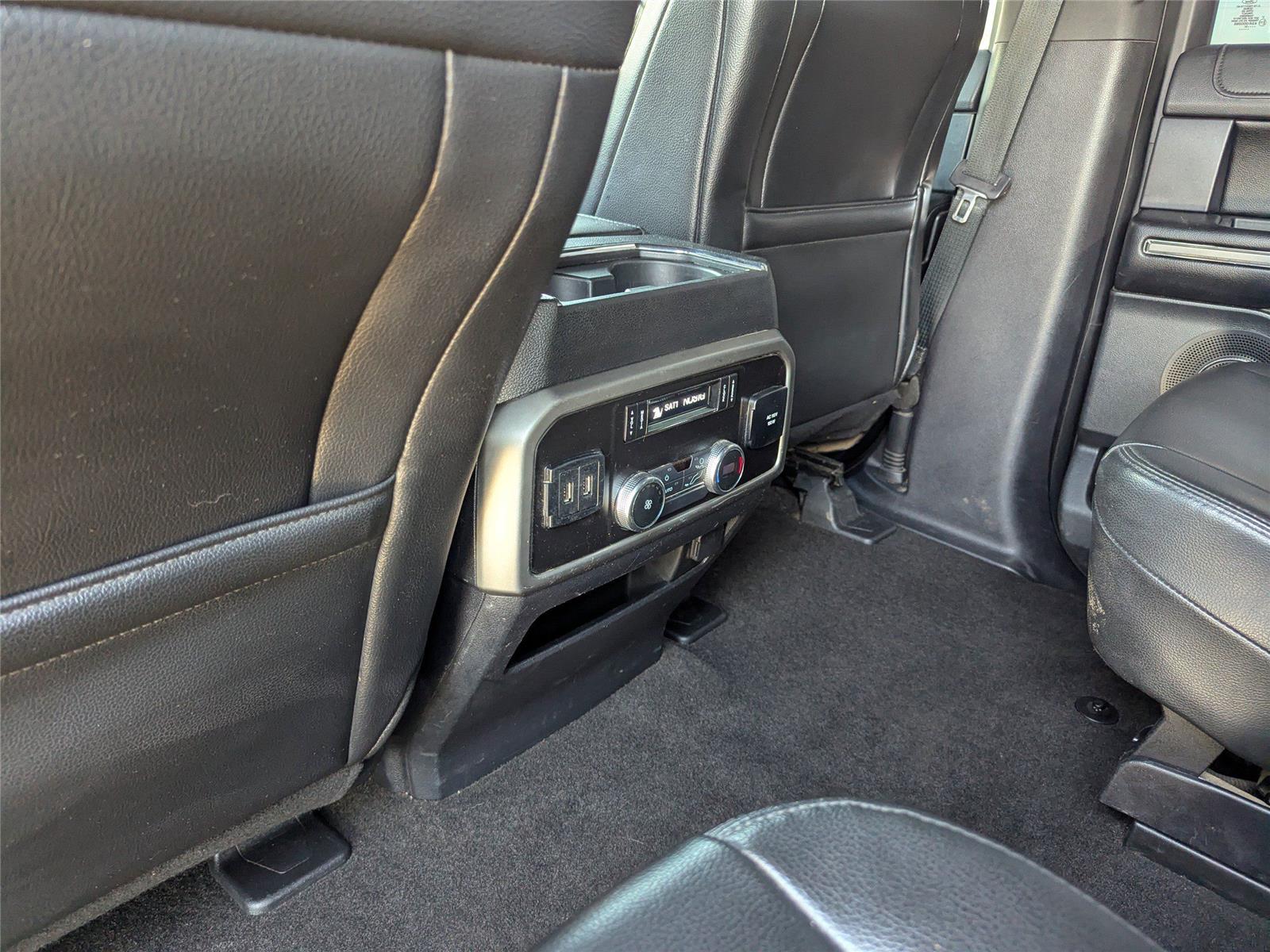 2020 Ford Expedition MAX XLT photo 16