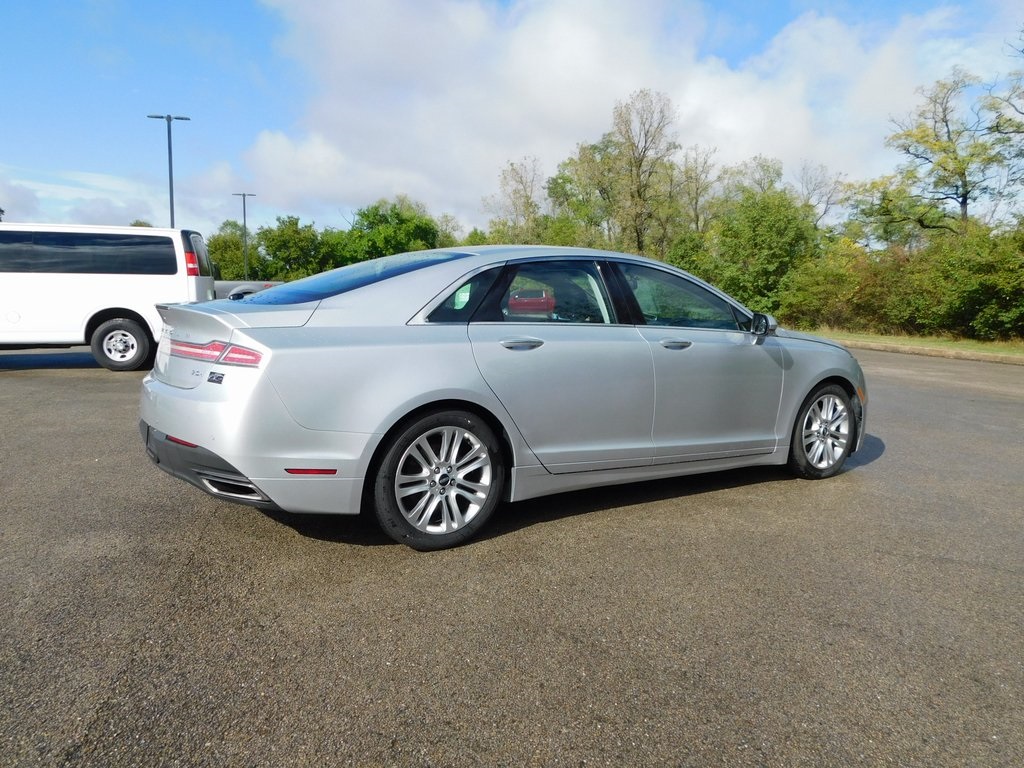 2016 Lincoln MKZ Hybrid photo 3
