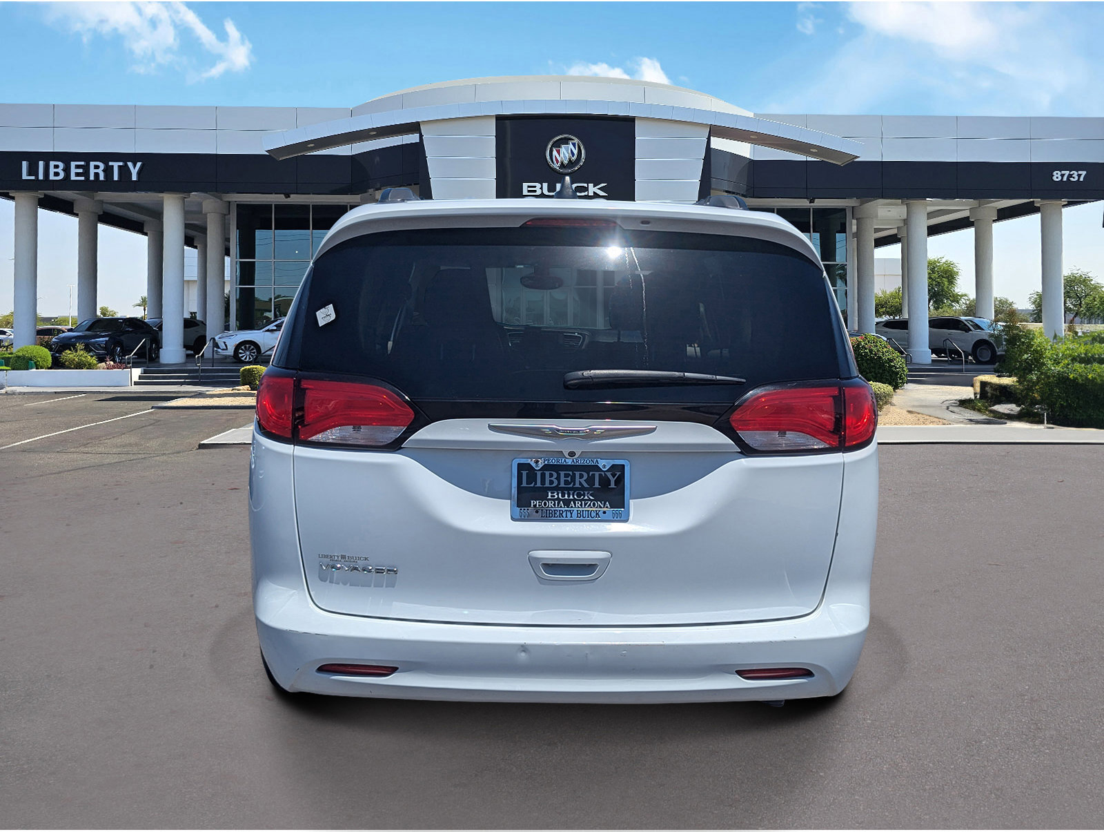 2021 Chrysler Voyager LXi photo 2