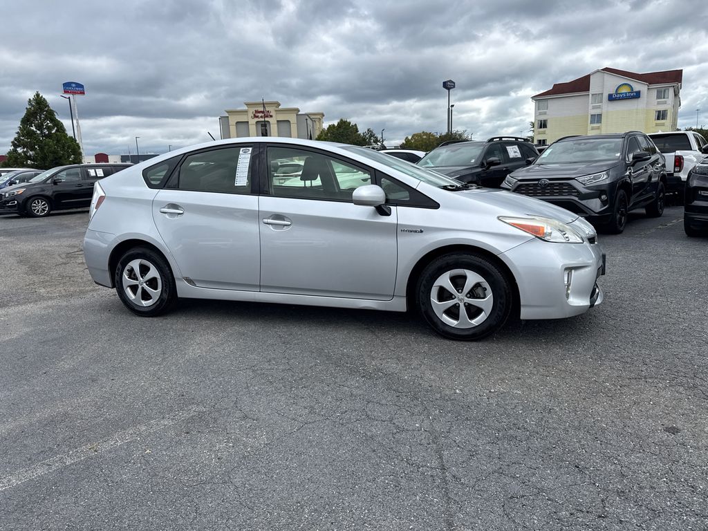 2015 Toyota Prius Four photo 2