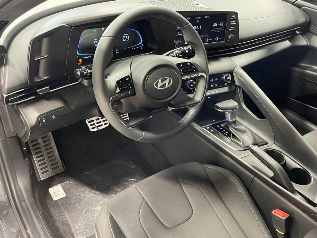 2025 Hyundai Elantra SEL Sport photo 29
