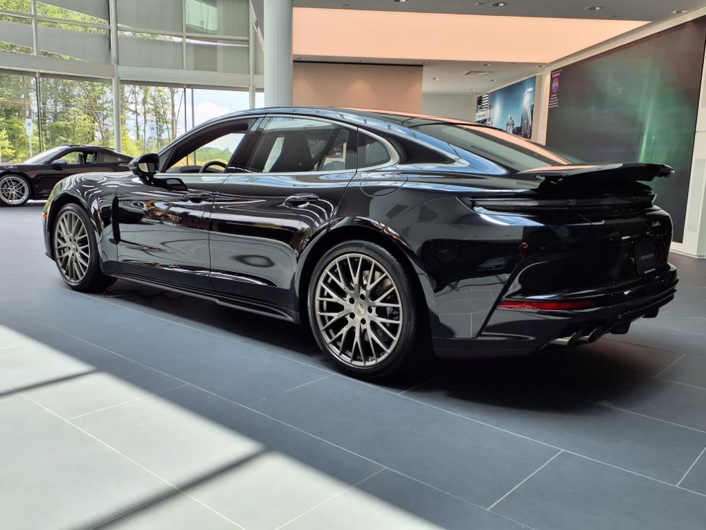 2025 Porsche Panamera Turbo E-Hybrid photo 3