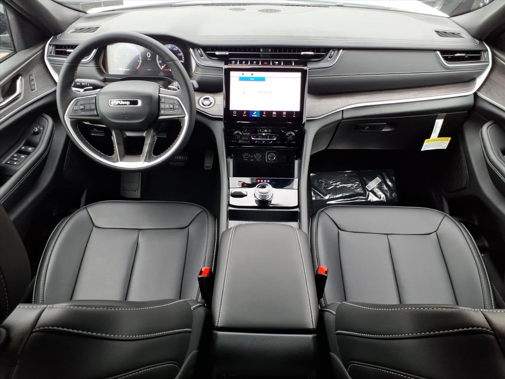2025 Jeep Grand Cherokee Limited photo 7