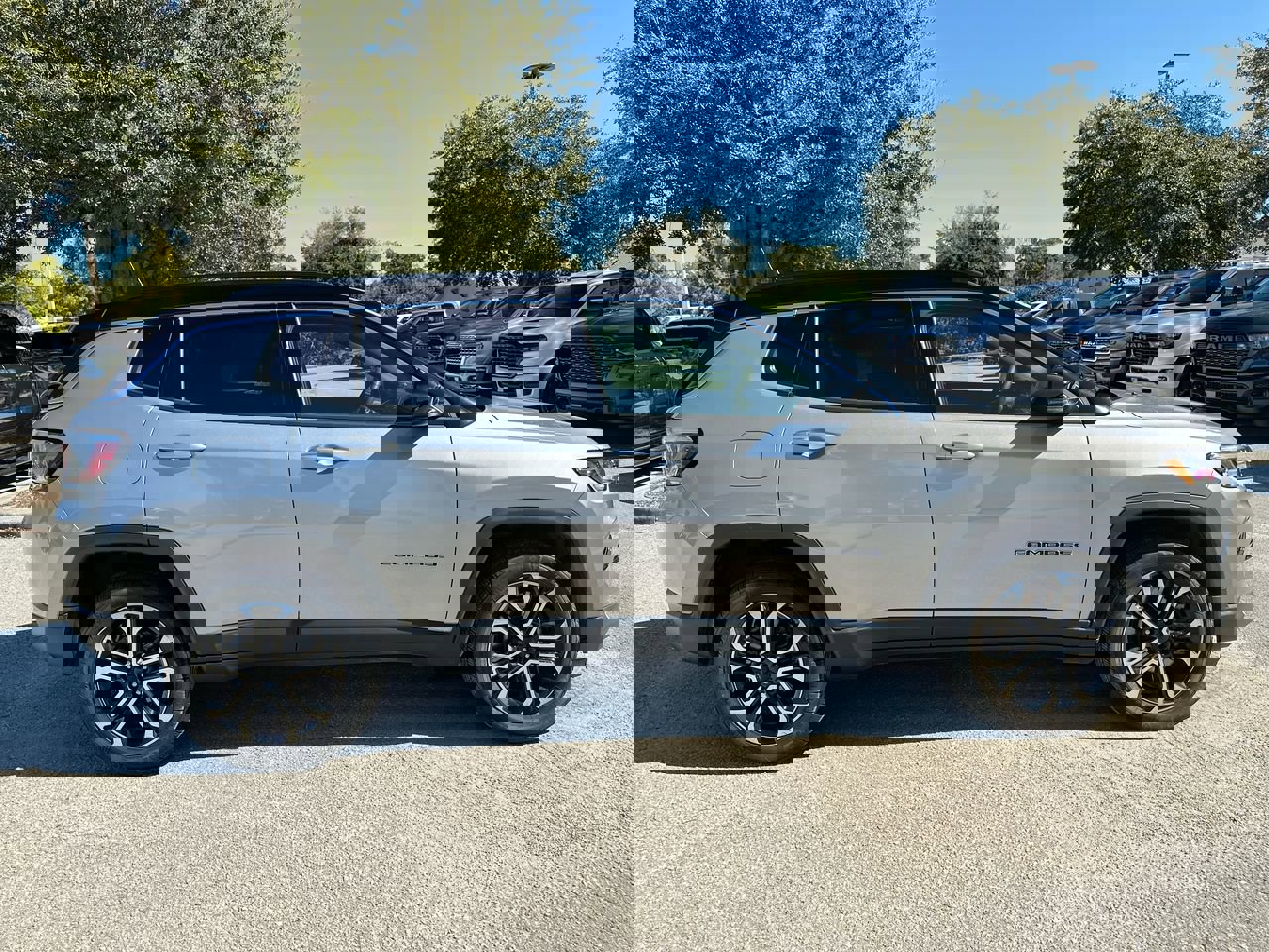 2023 Jeep Compass Limited photo 3