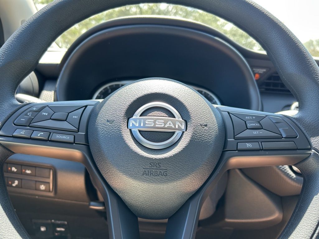 2025 Nissan Kicks Play S photo 13