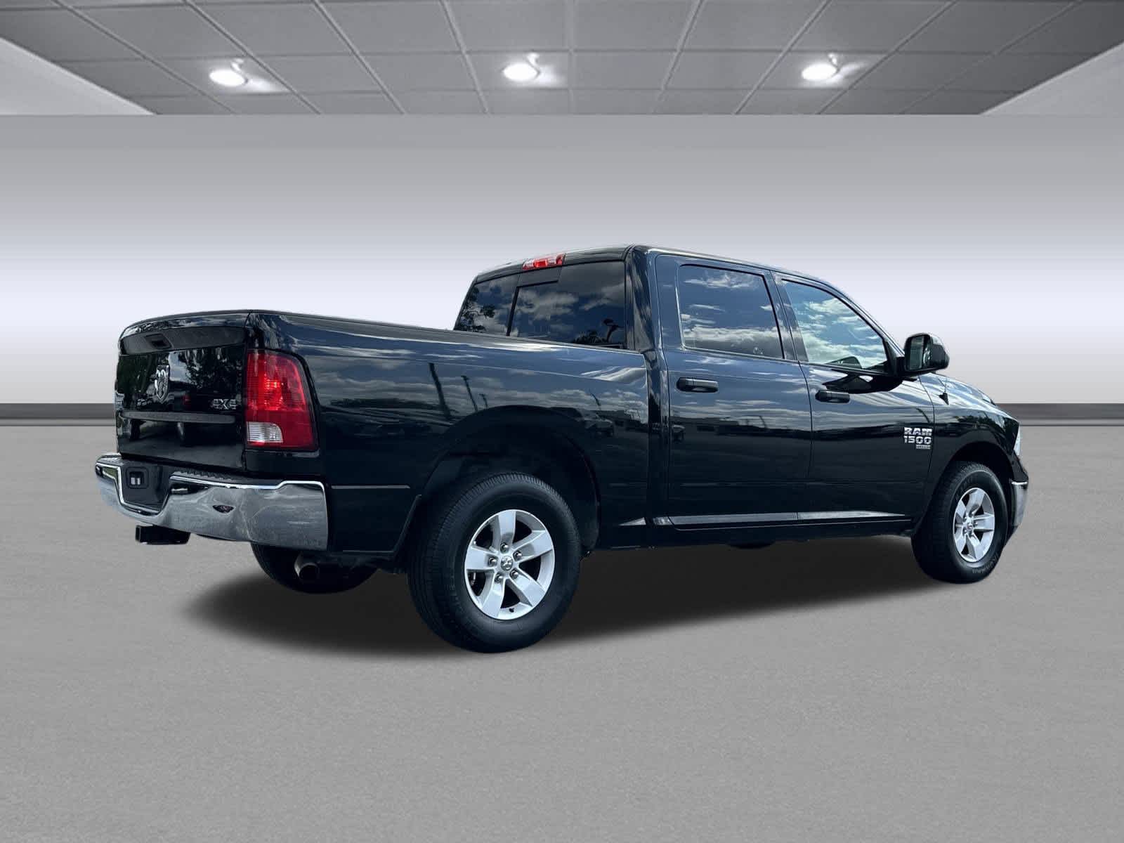 2023 Ram 1500 Classic SLT photo 7