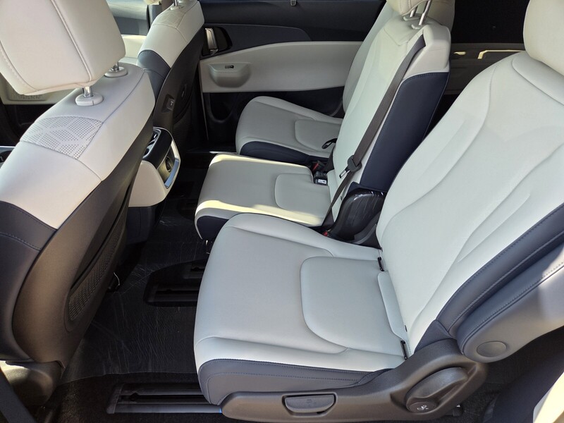 2026 Kia Carnival EX photo 5